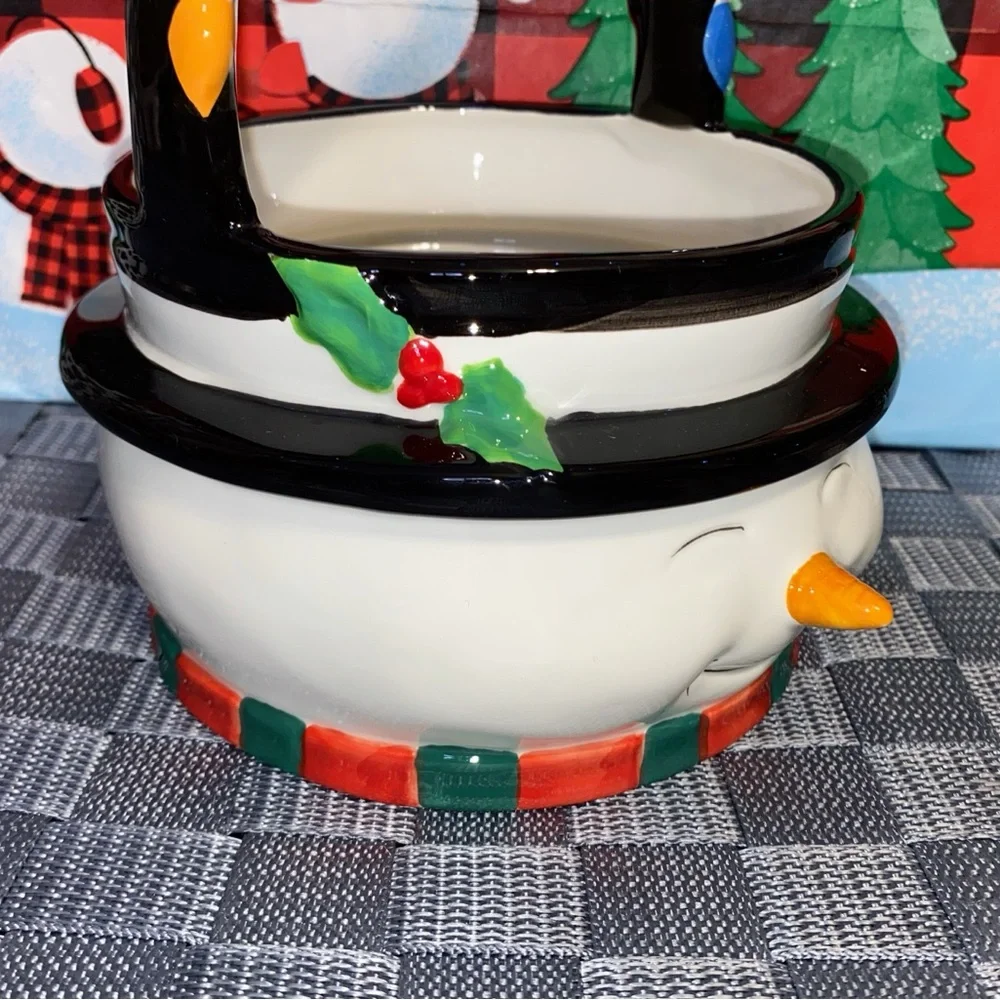 SUPER CUTE SNOWMAN CERAMIC BOWL WITH XMAS LIGHTS GOING ACROSS HANDLE